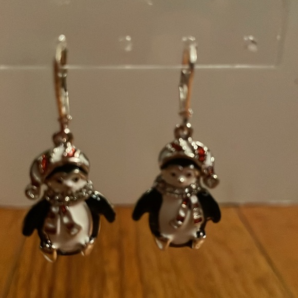 Napier holiday penguin drop earrings. Perfect for winter or holiday - Picture 3 of 17